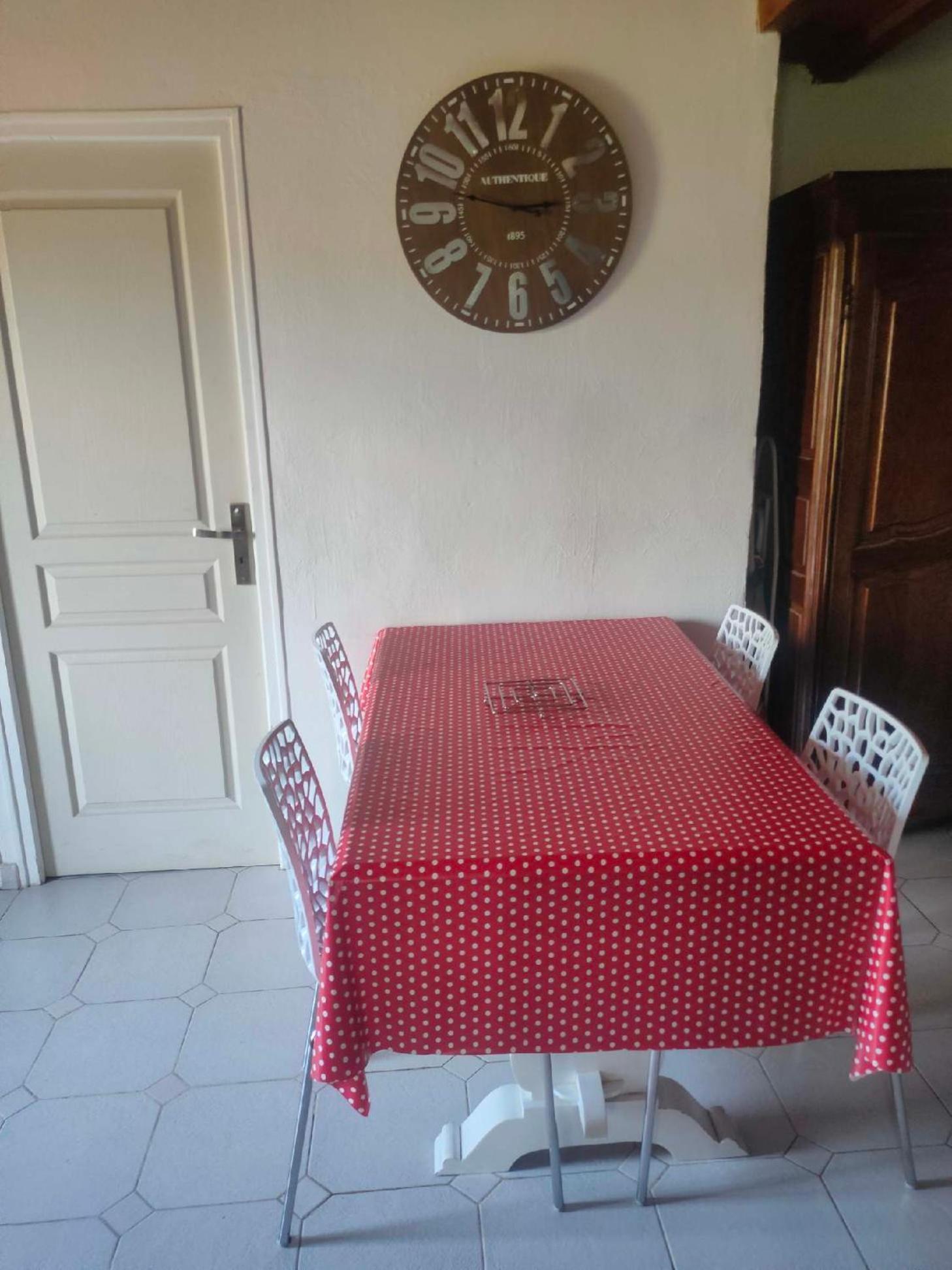 Appartement Avec Grand Jardin Et Parking, Uzes Bagian luar foto