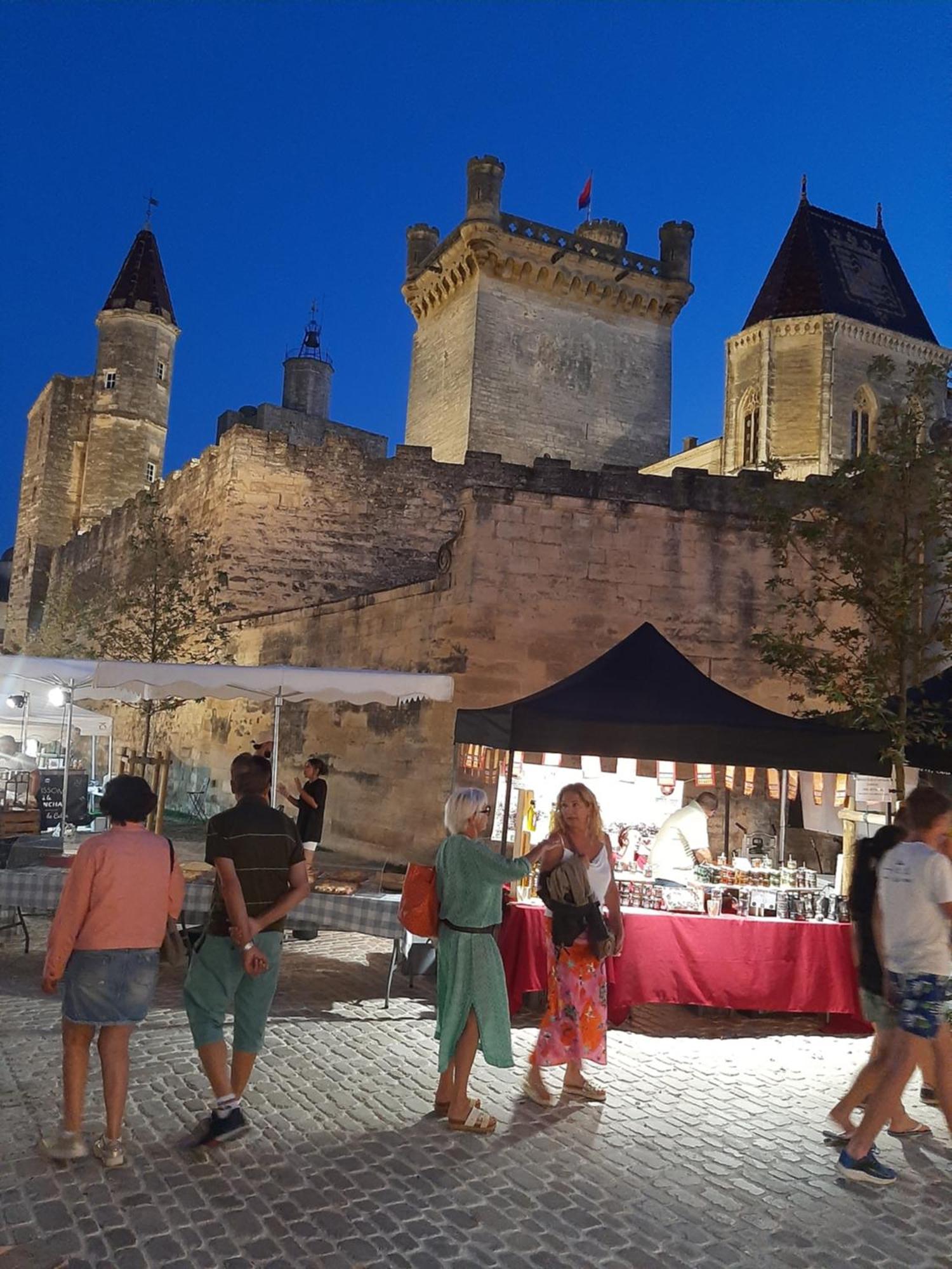 Appartement Avec Grand Jardin Et Parking, Uzes Bagian luar foto