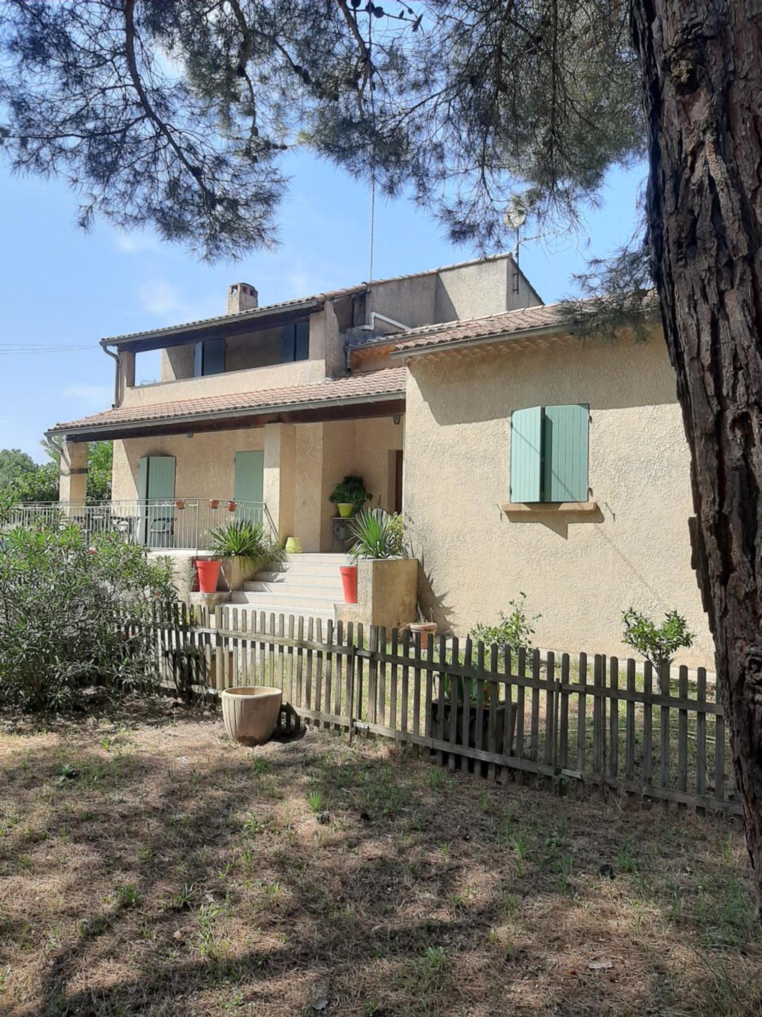 Appartement Avec Grand Jardin Et Parking, Uzes Bagian luar foto
